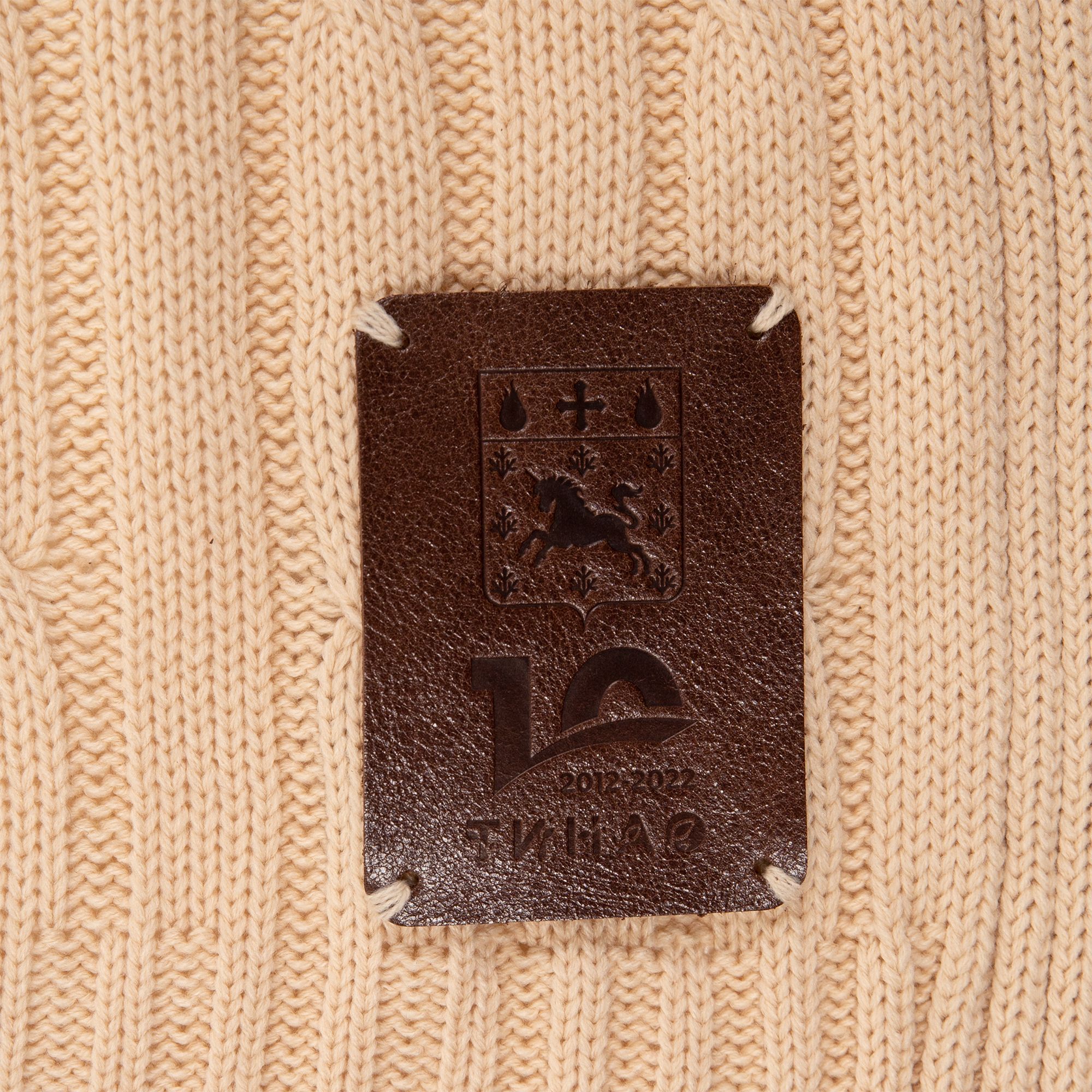 Тиснение с пришивом лейбла